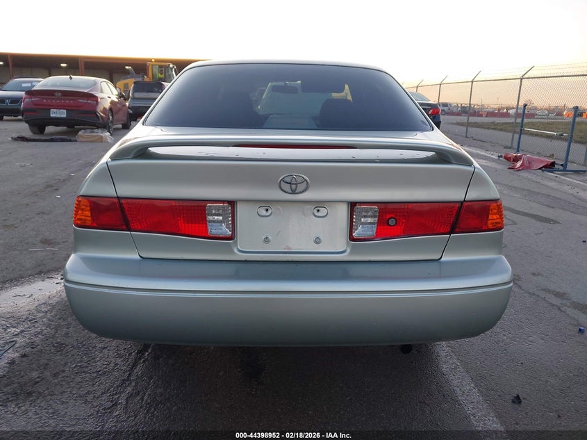 2000 Toyota Camry Le V6 VIN: 4T1BF22K7YU104888 Lot: 44398952
