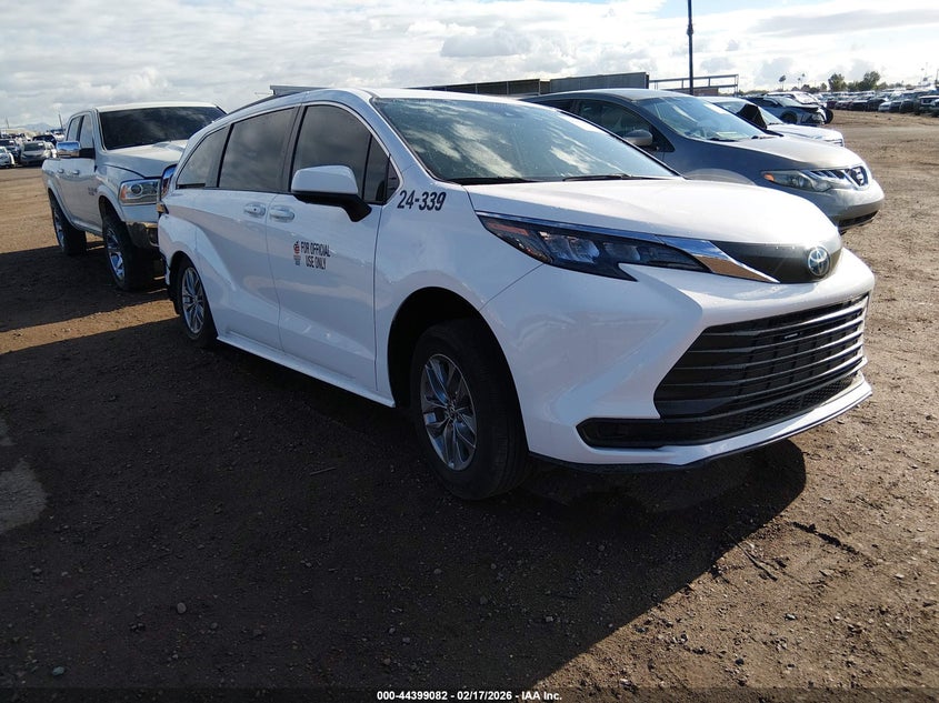 2024 Toyota Sienna Le