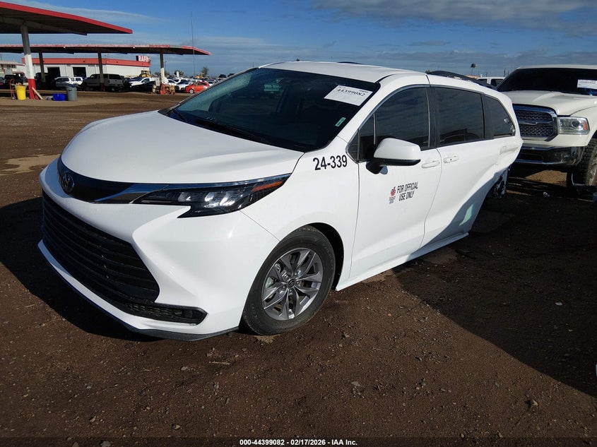 2024 Toyota Sienna Le