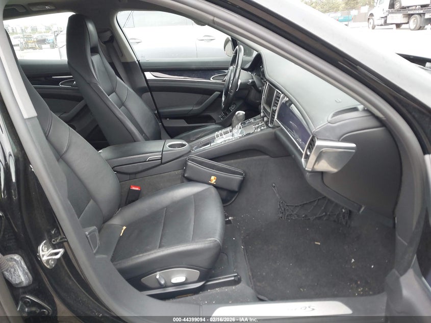 2010 Porsche Panamera 4S/S