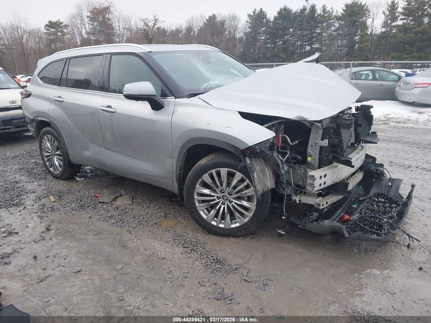 2025 Toyota Highlander Platinum