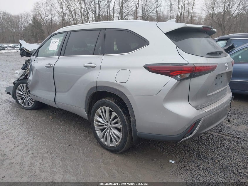 2025 Toyota Highlander Platinum