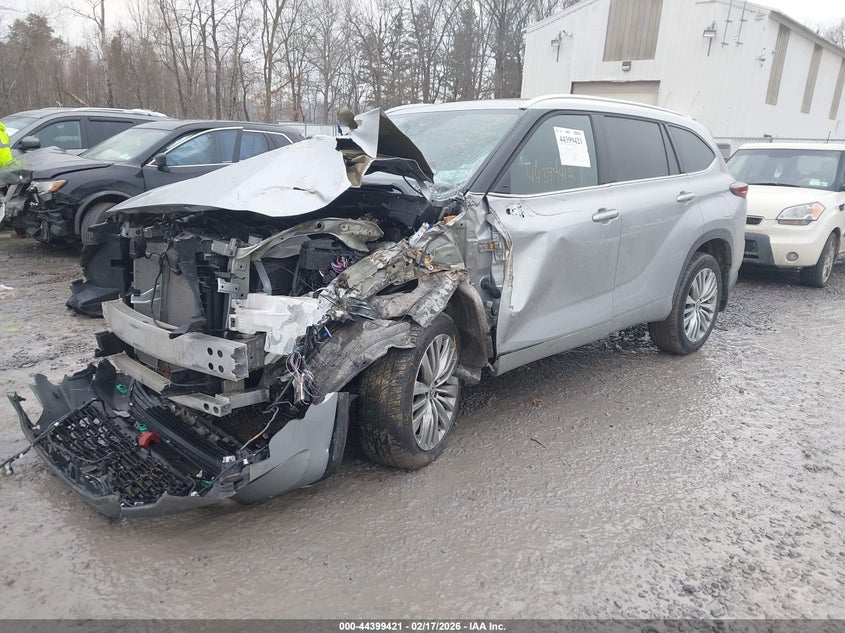 2025 Toyota Highlander Platinum