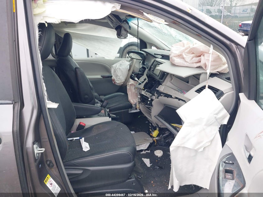 2013 Toyota Sienna Se 8 Passenger