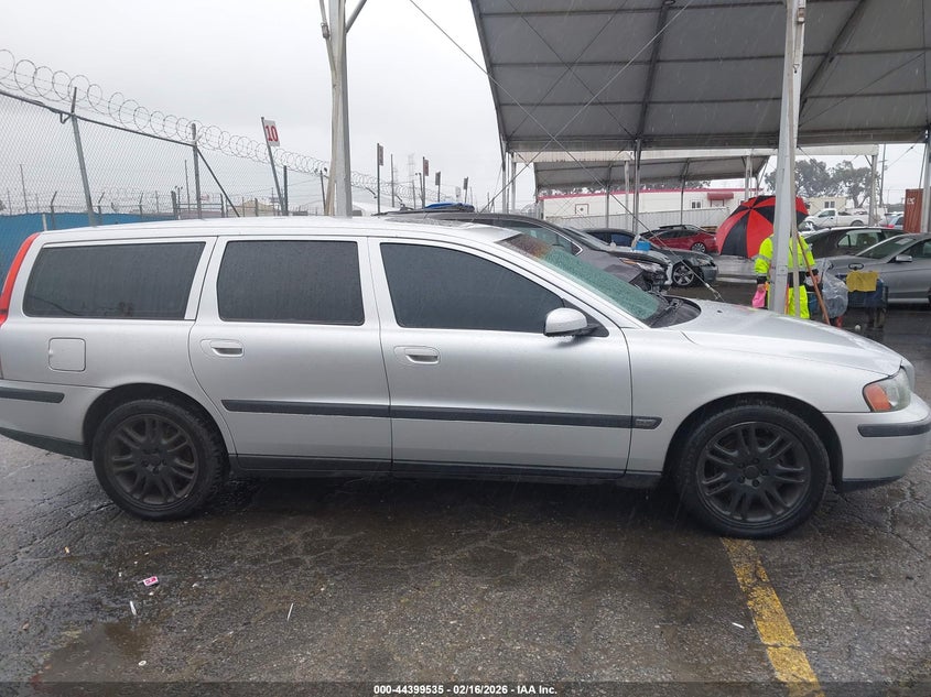 2004 Volvo V70 2.5T VIN: YV1SW59V542443106 Lot: 44399535