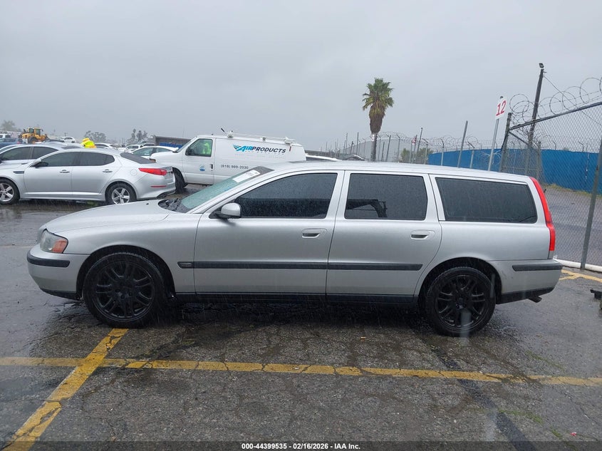 2004 Volvo V70 2.5T VIN: YV1SW59V542443106 Lot: 44399535