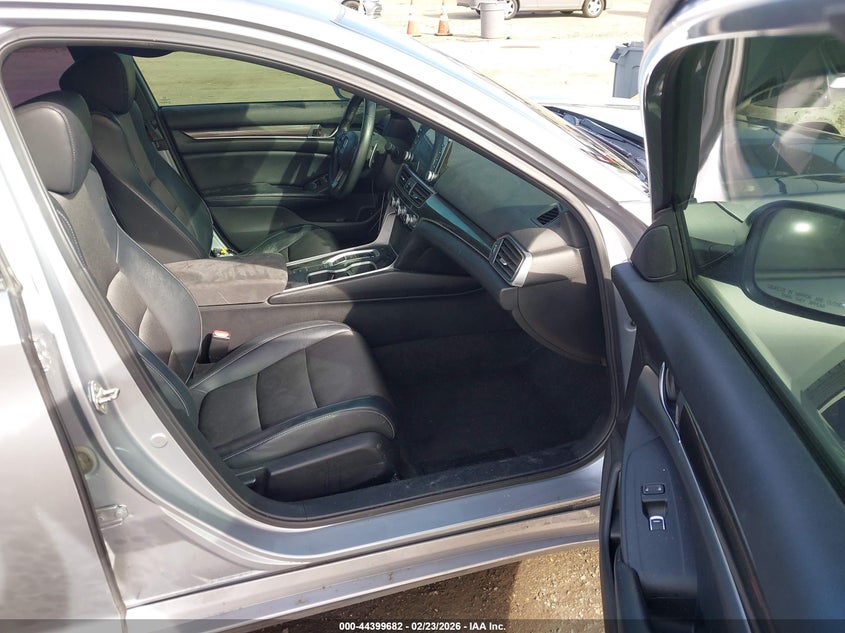 VIN 1HGCV2F33JA009249 2018 HONDA ACCORD SPORT 2.0T