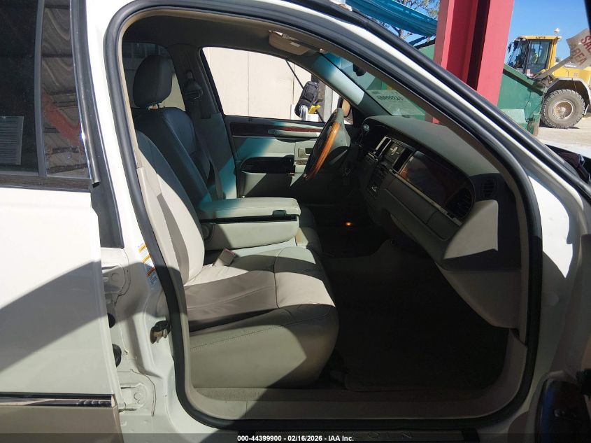 2004 Lincoln Town Car Ultimate