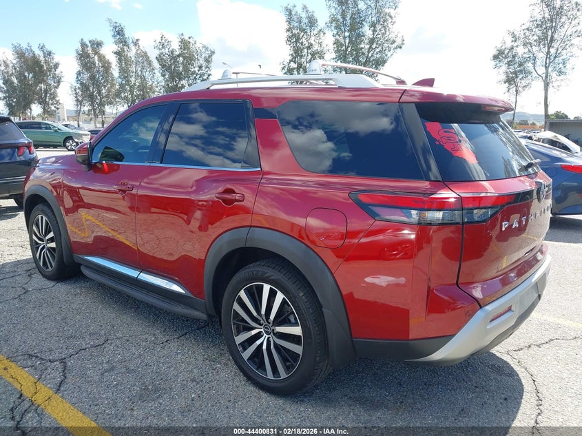 2023 Nissan Pathfinder Platinum Fwd