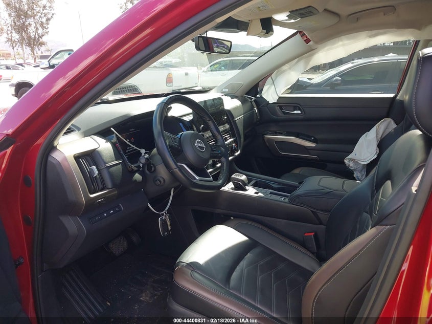 2023 Nissan Pathfinder Platinum Fwd