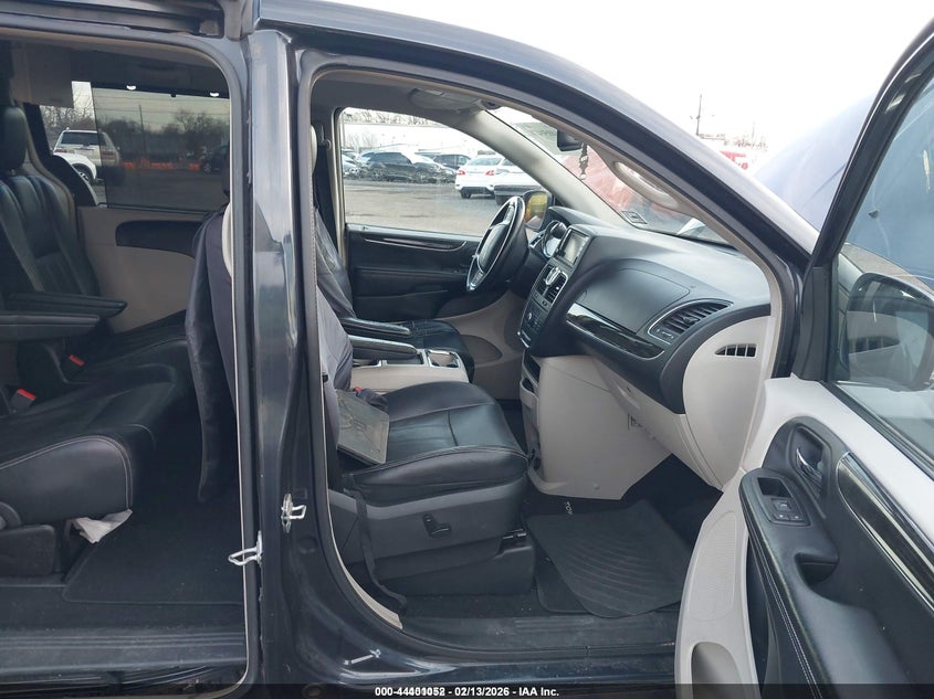 2013 Chrysler Town & Country Touring-L