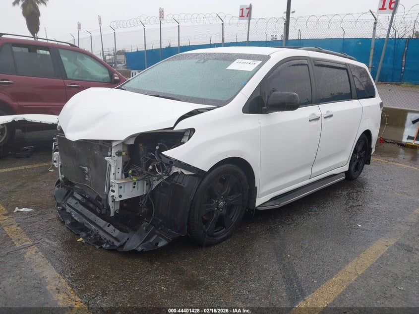 2019 Toyota Sienna Se 8 Passenger