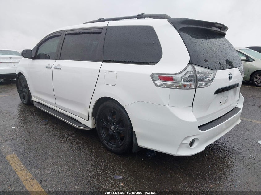 2019 Toyota Sienna Se 8 Passenger