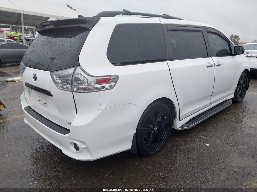 2019 Toyota Sienna Se 8 Passenger