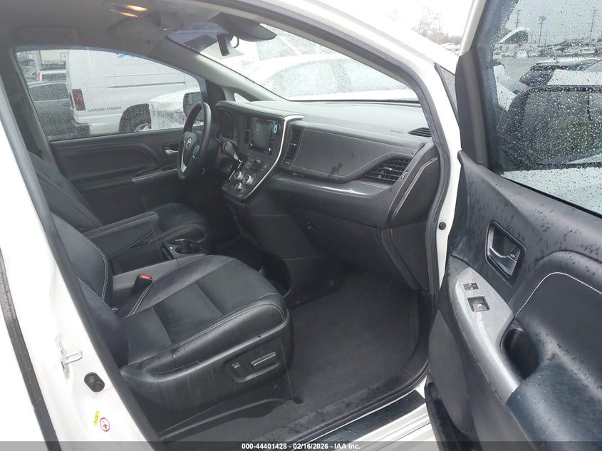 2019 Toyota Sienna Se 8 Passenger