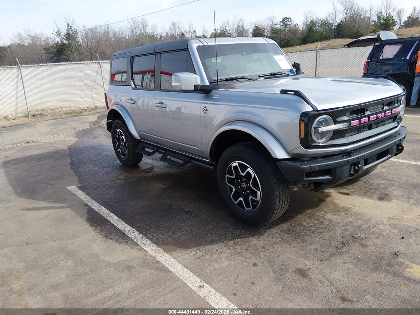 2024 Ford Bronco Outer Banks