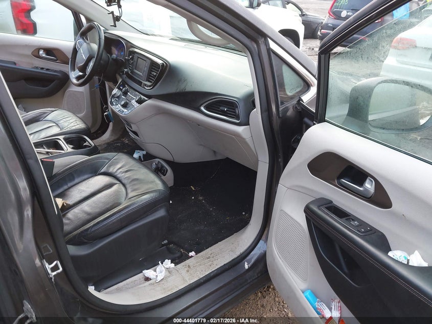 2017 Chrysler Pacifica Touring-L