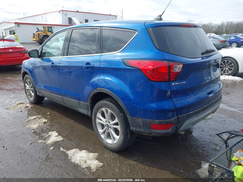 VIN 1FMCU0GD7KUA13054 2019 FORD ESCAPE SE