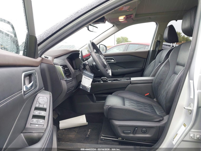 2023 Nissan Rogue Platinum Fwd