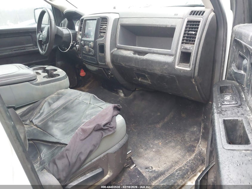 2019 Ram 1500 Classic Express 4X4 6'4 Box