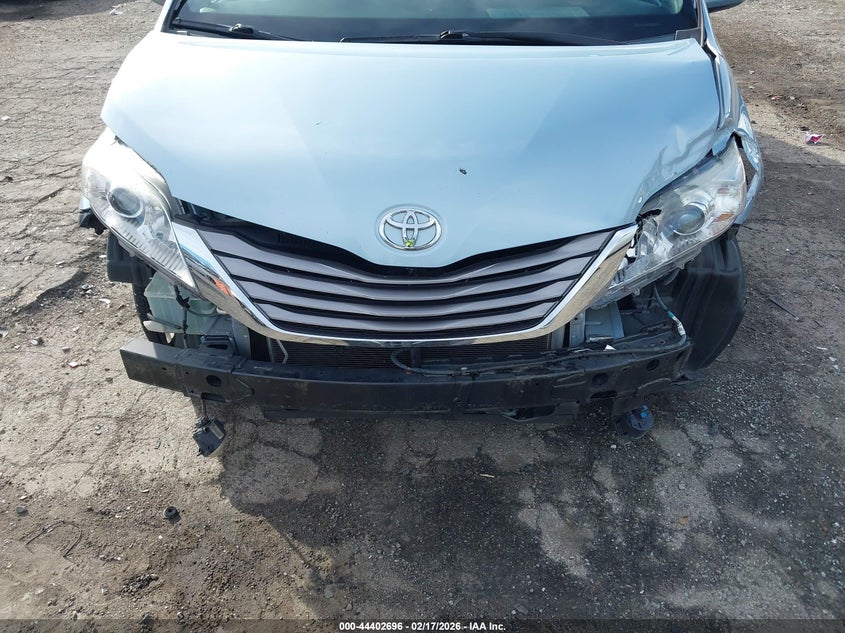 2015 Toyota Sienna Xle 8 Passenger VIN: 5TDYK3DC3FS585956 Lot: 44402696