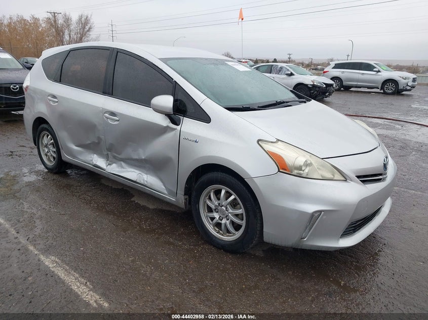 JTDZN3EU9C3108285 TOYOTA PRIUS V Photo 1
