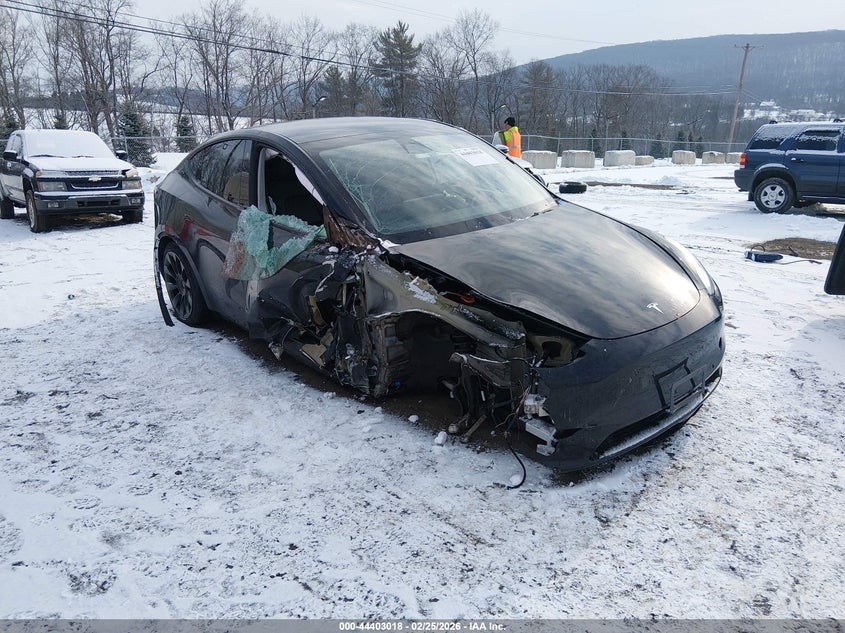 2022 Tesla Model Y Long Range Dual Motor All-Wheel Drive