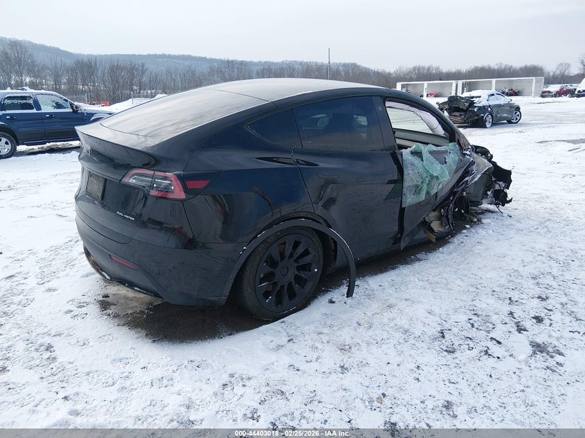 2022 Tesla Model Y Long Range Dual Motor All-Wheel Drive