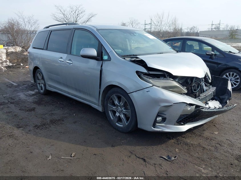 2018 Toyota Sienna Se 8 Passenger