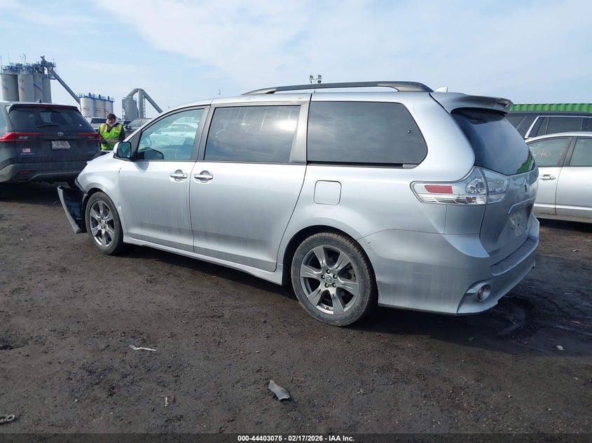 2018 Toyota Sienna Se 8 Passenger
