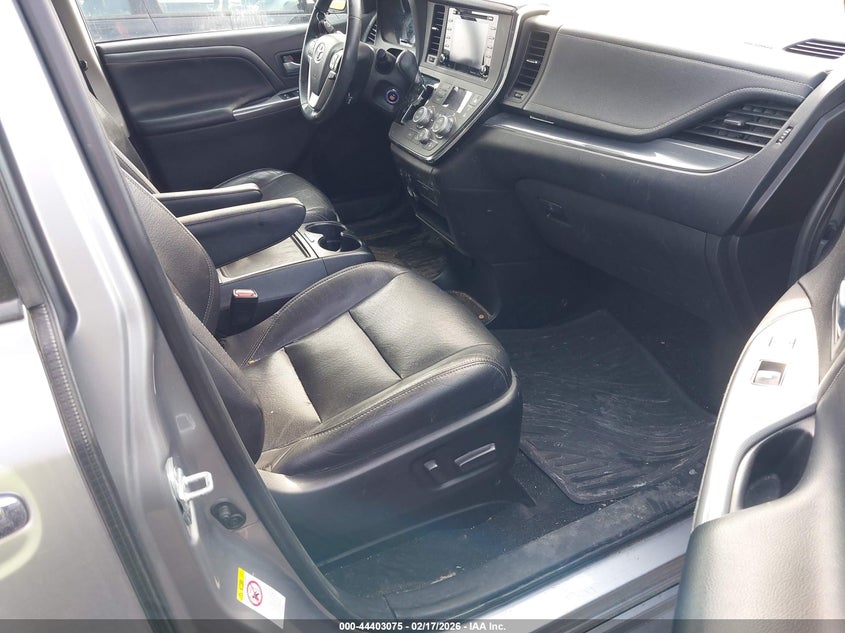 2018 Toyota Sienna Se 8 Passenger