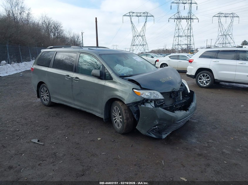 2020 Toyota Sienna Xle