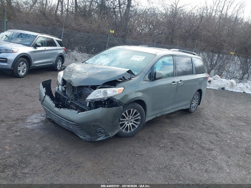 2020 Toyota Sienna Xle