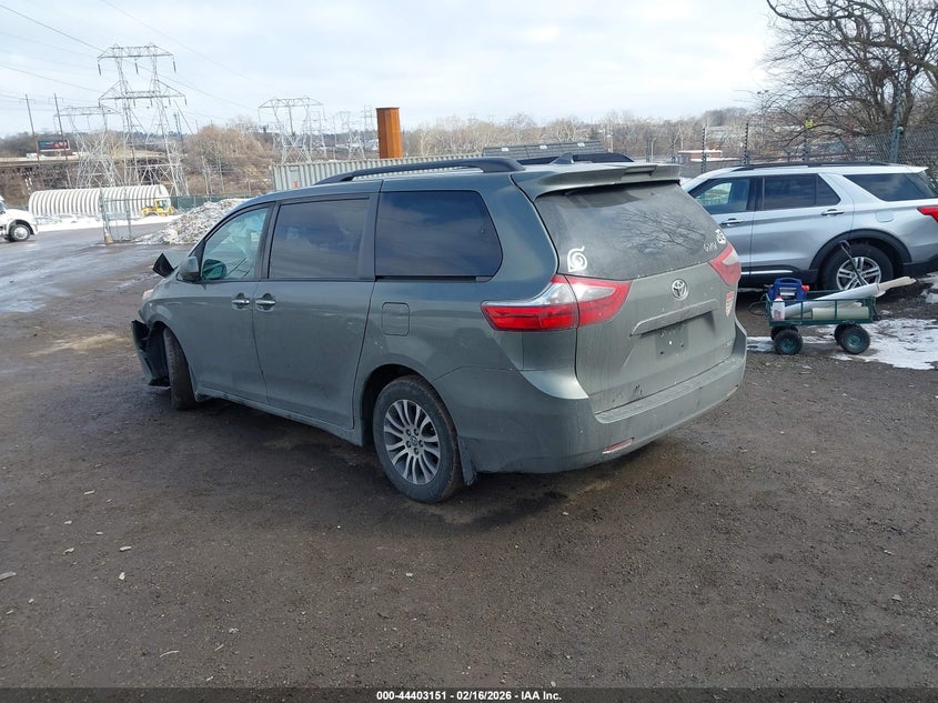 2020 Toyota Sienna Xle