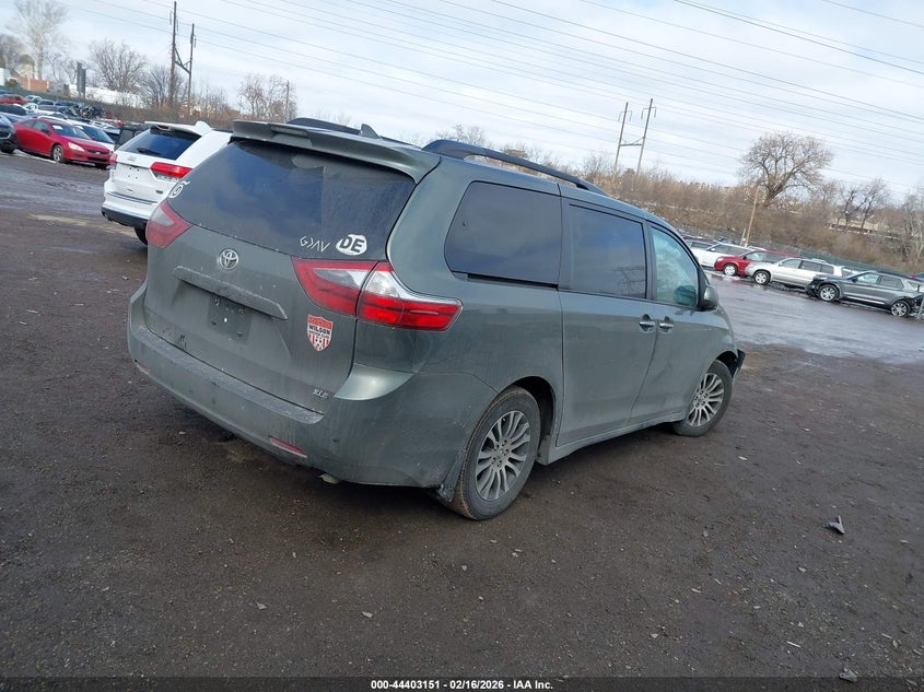 2020 Toyota Sienna Xle