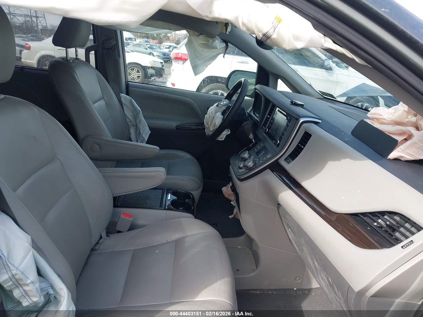 2020 Toyota Sienna Xle