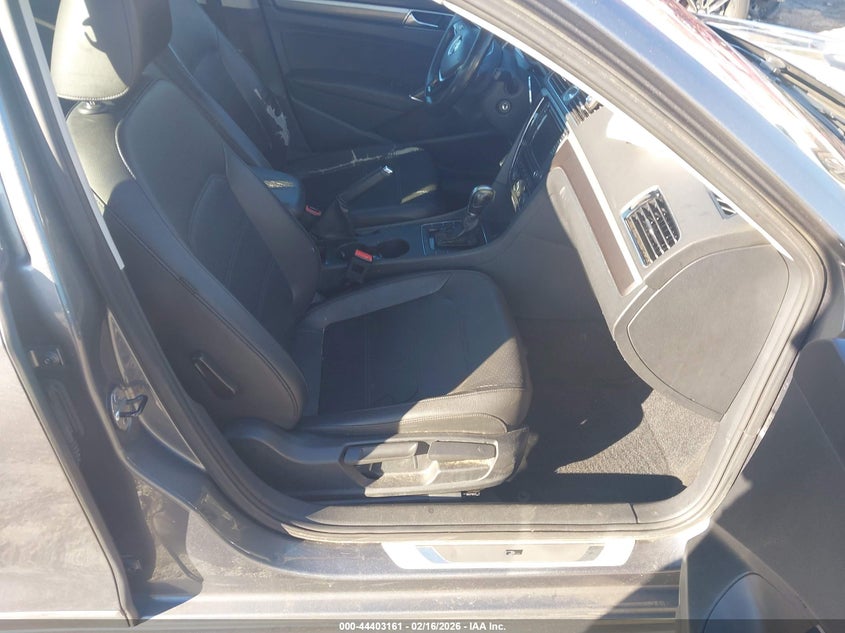 2017 Volkswagen Passat 1.8T R-Line