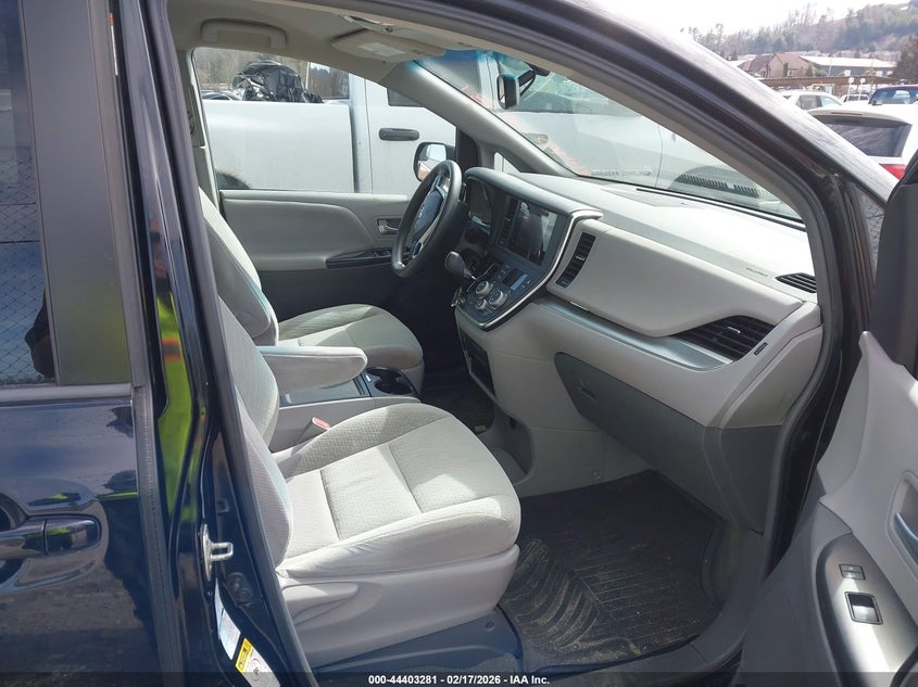 2015 Toyota Sienna Le 7 Passenger
