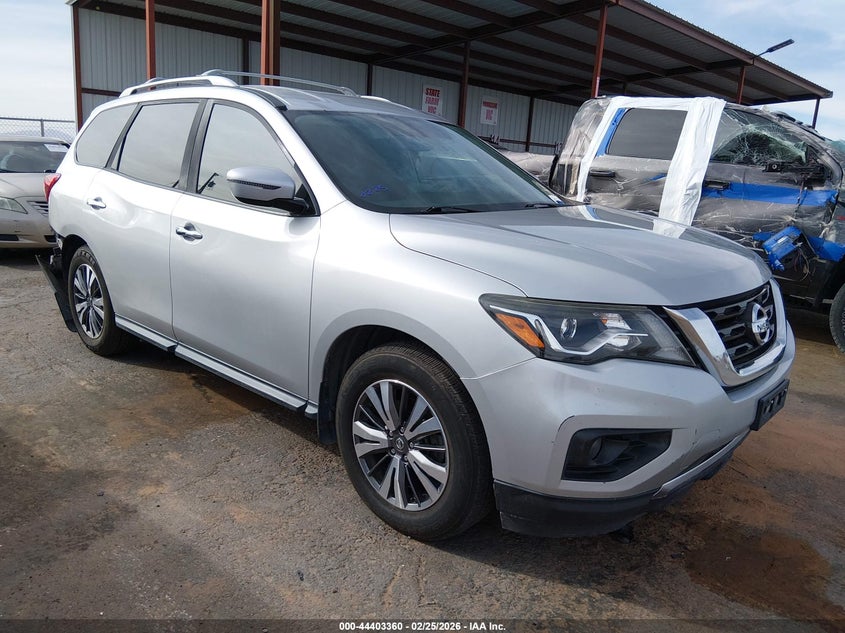 2017 Nissan Pathfinder Sv