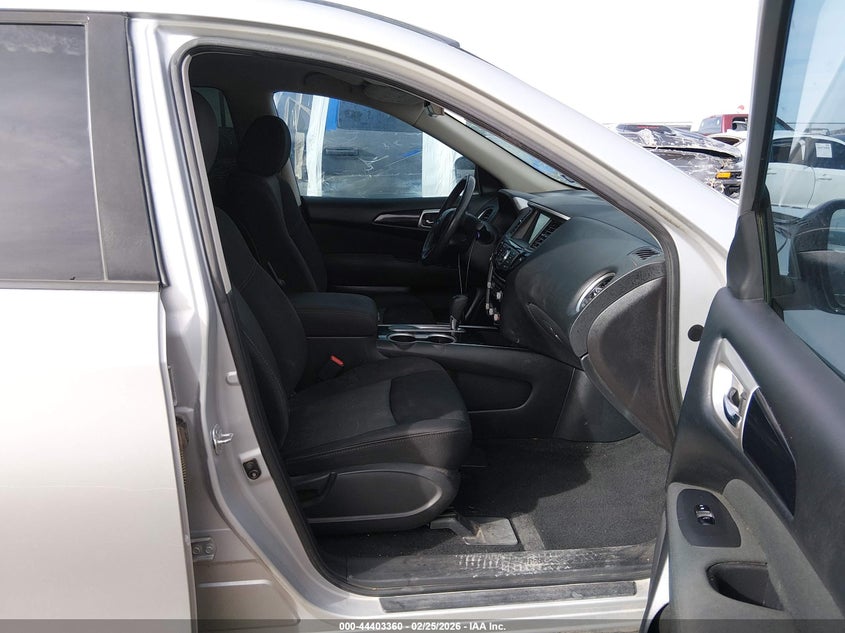 2017 Nissan Pathfinder Sv