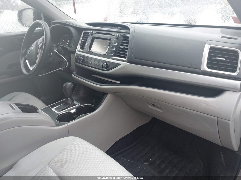 2016 Toyota Highlander Le V6