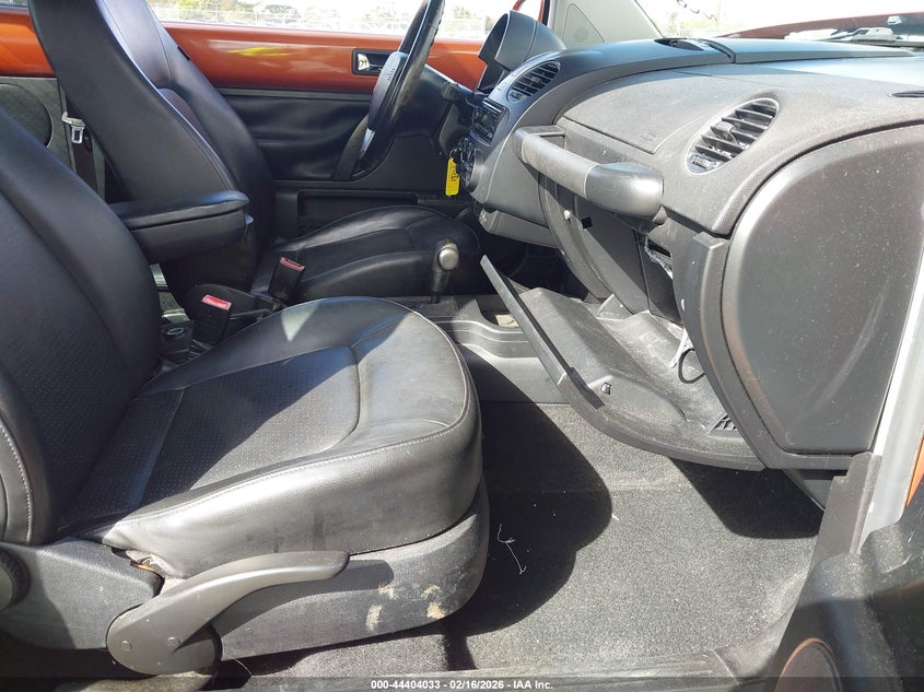 2010 Volkswagen New Beetle 2.5L Red Rock Edition