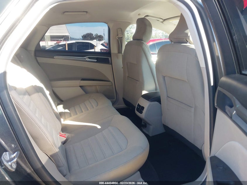 VIN 3FA6P0LU3JR235018 2018 FORD FUSION HYBRID SE