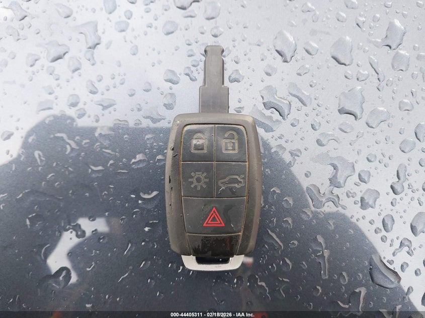 2013 Volvo C30 T5/T5 Platinum/T5 Premier/T5 Premier Plus/T5 R-Design/T5 R-Design Platinum/T5 R-Design Premier VIN: YV1672MK6D2302023 Lot: 44405311