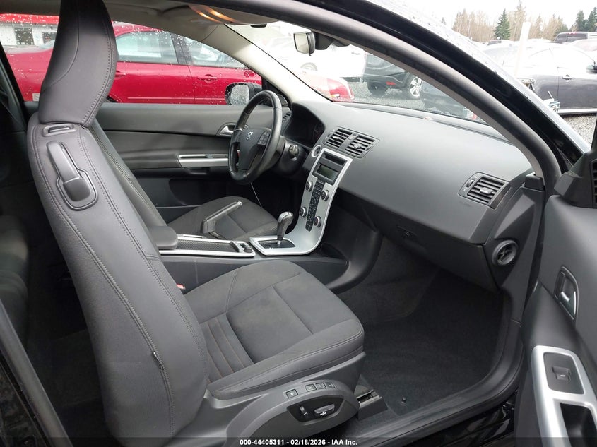 2013 Volvo C30 T5/T5 Platinum/T5 Premier/T5 Premier Plus/T5 R-Design/T5 R-Design Platinum/T5 R-Design Premier VIN: YV1672MK6D2302023 Lot: 44405311