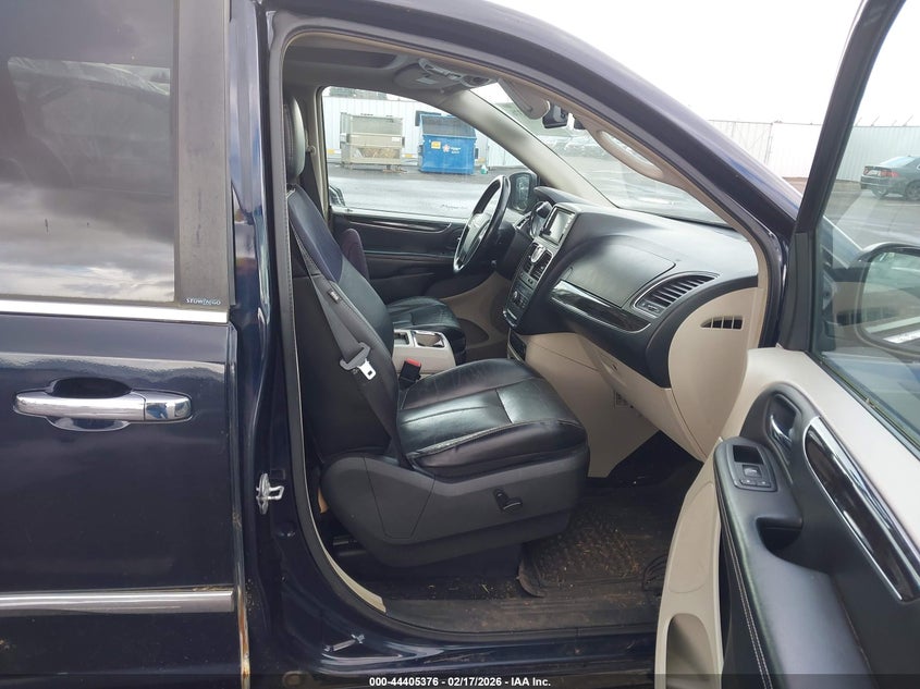 2011 Chrysler Town & Country Limited