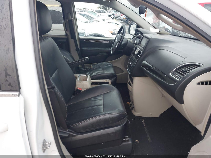 2016 Chrysler Town & Country Touring