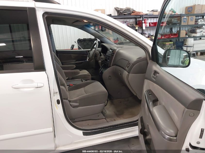 2010 Toyota Sienna Le