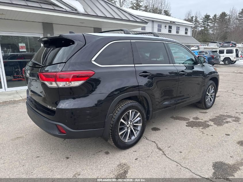 2019 Toyota Highlander Se