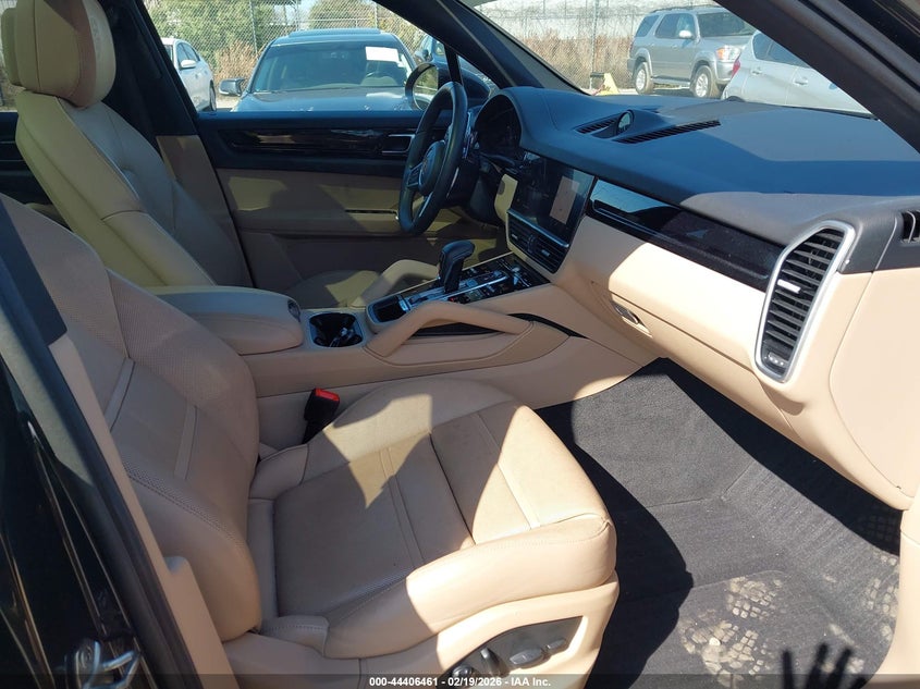 2023 Porsche Cayenne Platinum Edition